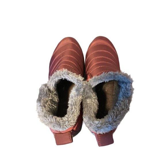Womens Waterproof Insulated Winter Slip-On Shoes Red Fur Lining Size 41 Non-Slip - Picture 2 of 6